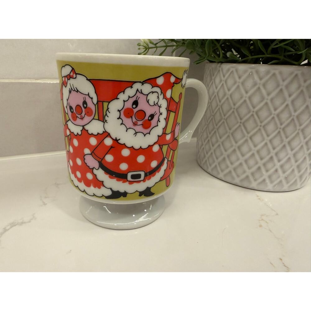 VTG Mr. and Mrs. Claus Christmas‎ Footed Mug